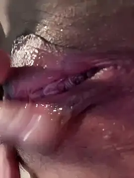 Foto porno ssaimi ne arata tot la camera pe KUR.ro