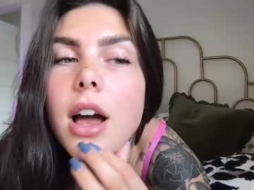 Foto porno stacywithuu se dezbraca la web pe Chaturbate pe KUR.ro