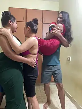 Foto porno Discutii intime cu stargroup pe KUR.ro