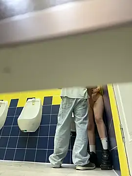 Foto porno Sex online cu sukidaa pe KUR.ro