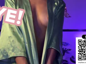 Foto porno sweet_littleee ne arata tot la camera pe KUR.ro