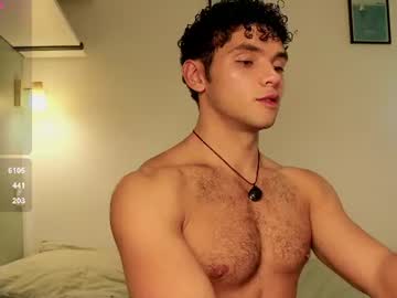 Foto porno thiago_l descoperita pe video chat pe KUR.ro