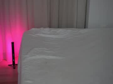 Foto porno tinyxstar ne arata tot la camera pe KUR.ro