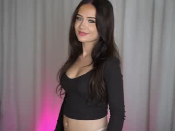 Foto porno tinyxstar ne arata tot la camera pe KUR.ro