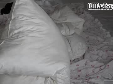 Foto porno tinyxstar ne arata tot la camera pe KUR.ro