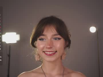 Foto porno truegrace ne arata tot la camera pe KUR.ro