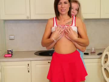 Foto porno tunderose ne arata tot la camera pe KUR.ro