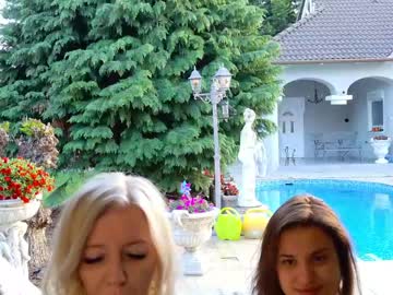 Foto porno tunderose ne arata tot la camera pe KUR.ro