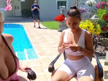 Foto porno tunderose ne arata tot la camera pe KUR.ro