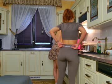 Foto porno tunderose ne arata tot la camera pe KUR.ro