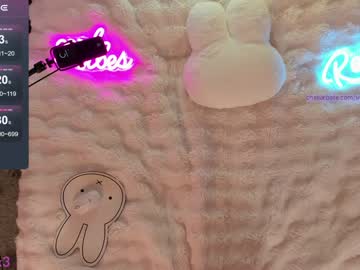 Foto porno uwuxo se dezbraca la web pe Chaturbate pe KUR.ro