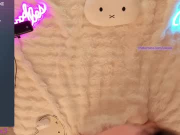 Foto porno uwuxo se dezbraca la web pe Chaturbate pe KUR.ro