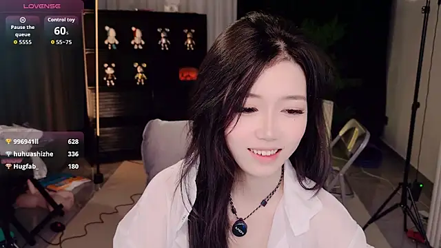 Foto porno wanoubaobao ne arata tot la camera pe KUR.ro