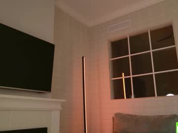 Foto porno wellicaren se dezbraca la web pe Chaturbate pe KUR.ro