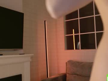 Foto porno wellicaren se dezbraca la web pe Chaturbate pe KUR.ro