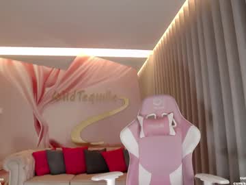 Foto porno wildtequilla se dezbraca la web pe Chaturbate pe KUR.ro