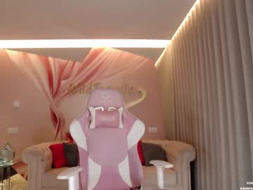 Foto porno wildtequilla se dezbraca la web pe Chaturbate pe KUR.ro