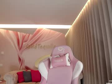 Foto porno wildtequilla se dezbraca la web pe Chaturbate pe KUR.ro