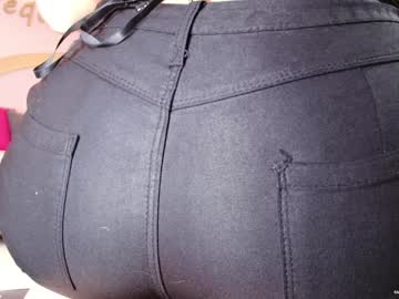 Foto porno wildtequilla se dezbraca la web pe Chaturbate pe KUR.ro