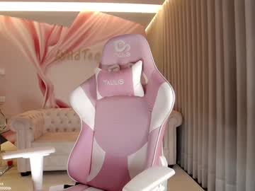 Foto porno wildtequilla se dezbraca la web pe Chaturbate pe KUR.ro