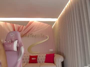 Foto porno wildtequilla se dezbraca la web pe Chaturbate pe KUR.ro