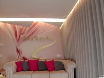 Foto porno wildtequilla se dezbraca la web pe Chaturbate pe KUR.ro