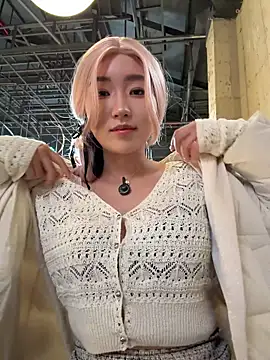 Foto porno winter11 se dezbraca la web pe StripChat pe KUR.ro