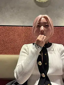 Foto porno winter11 se dezbraca la web pe StripChat pe KUR.ro