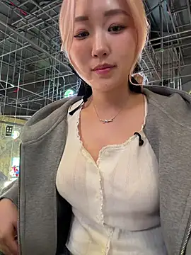 Foto porno winter11 se dezbraca la web pe StripChat pe KUR.ro