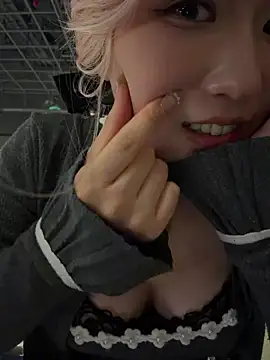 Foto porno winter11 se dezbraca la web pe StripChat pe KUR.ro