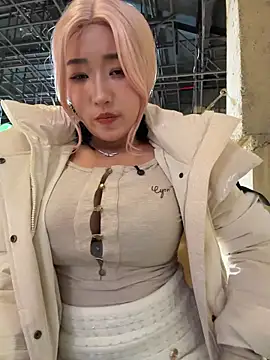Foto porno winter11 se dezbraca la web pe StripChat pe KUR.ro