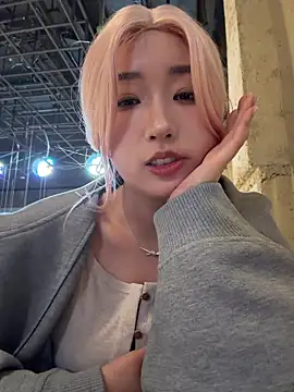 Foto porno winter11 se dezbraca la web pe StripChat pe KUR.ro