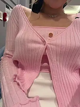 Foto porno winter11 se dezbraca la web pe StripChat pe KUR.ro