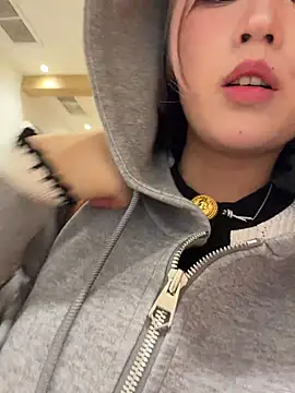 Foto porno winter11 se dezbraca la web pe StripChat pe KUR.ro