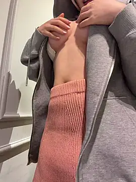 Foto porno winter11 se dezbraca la web pe StripChat pe KUR.ro