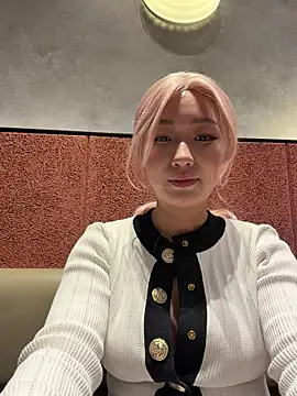 Foto porno winter11 se dezbraca la web pe StripChat pe KUR.ro