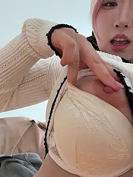 Foto porno winter11 se dezbraca la web pe StripChat pe KUR.ro