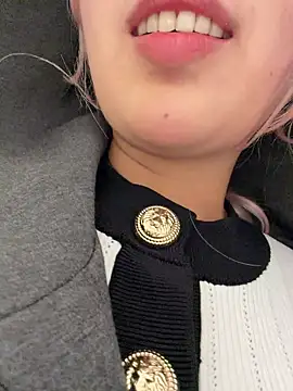 Foto porno winter11 se dezbraca la web pe StripChat pe KUR.ro