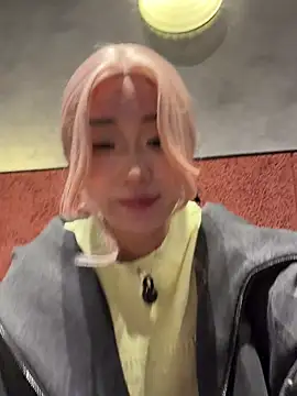 Foto porno winter11 se dezbraca la web pe StripChat pe KUR.ro