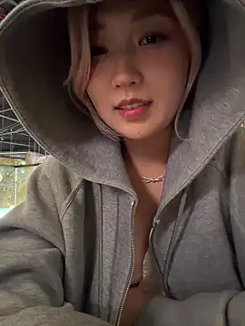 Foto porno winter11 se dezbraca la web pe StripChat pe KUR.ro