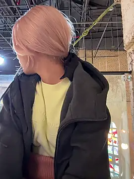 Foto porno winter11 se dezbraca la web pe StripChat pe KUR.ro