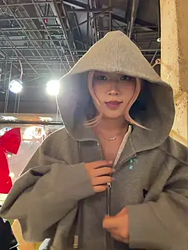 Foto porno winter11 se dezbraca la web pe StripChat pe KUR.ro