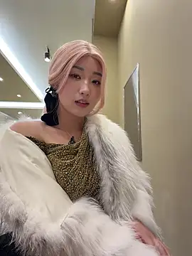 Foto porno winter11 se dezbraca la web pe StripChat pe KUR.ro