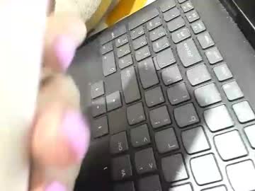 Foto porno xdreamangel ne arata tot la camera pe KUR.ro