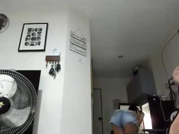 Foto porno xdreamangel ne arata tot la camera pe KUR.ro