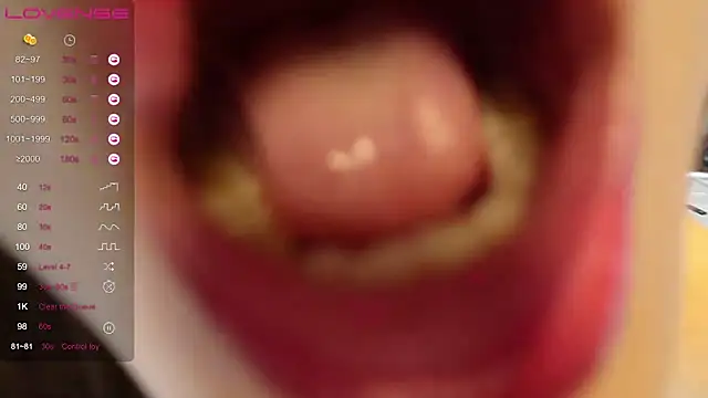 Foto porno xiaoyu---sss ne arata tot la camera pe KUR.ro