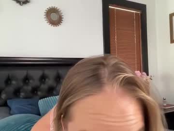 Foto porno xo_madeline descoperita pe video chat pe KUR.ro