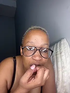 Foto porno Nebunii pe chat marca xyz089 pe KUR.ro