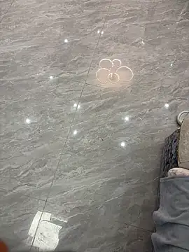 Foto porno yingzi003 se dezbraca la web pe StripChat pe KUR.ro