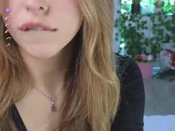 Foto porno yononeey se dezbraca la web pe Chaturbate pe KUR.ro